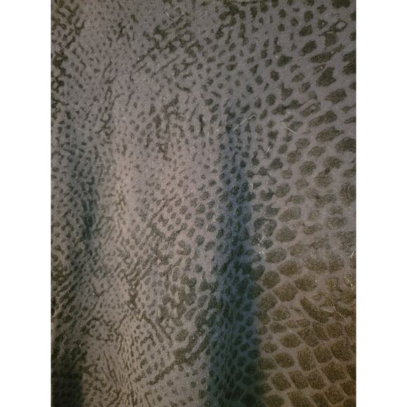 Rails Marlo Flocked Pattern Top in Black Flocked Cobra - Sz: M - Picture 2 of 5